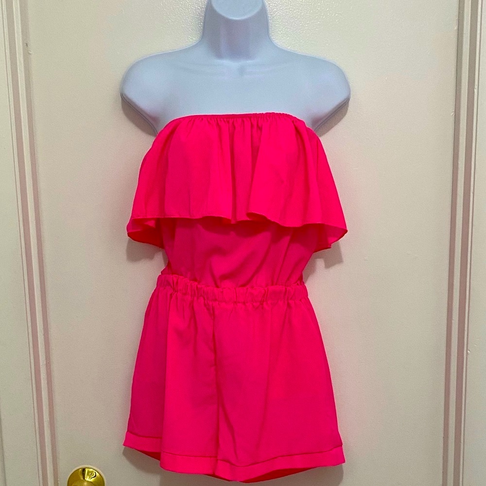 Strapless hot pink romper💖